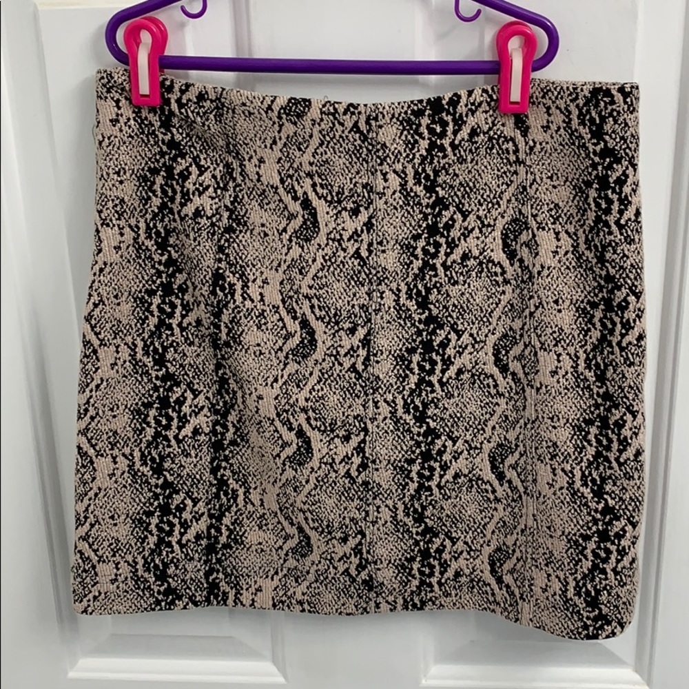 Tan and black Free People snakeskin skirt size 8
